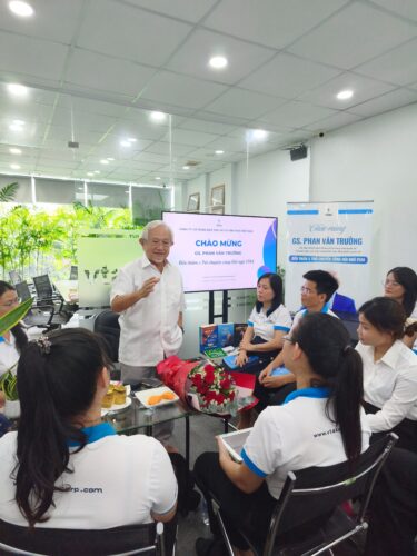 Chia sẻ truyền cảm hứng từ Giáo sư Phan Văn Trường